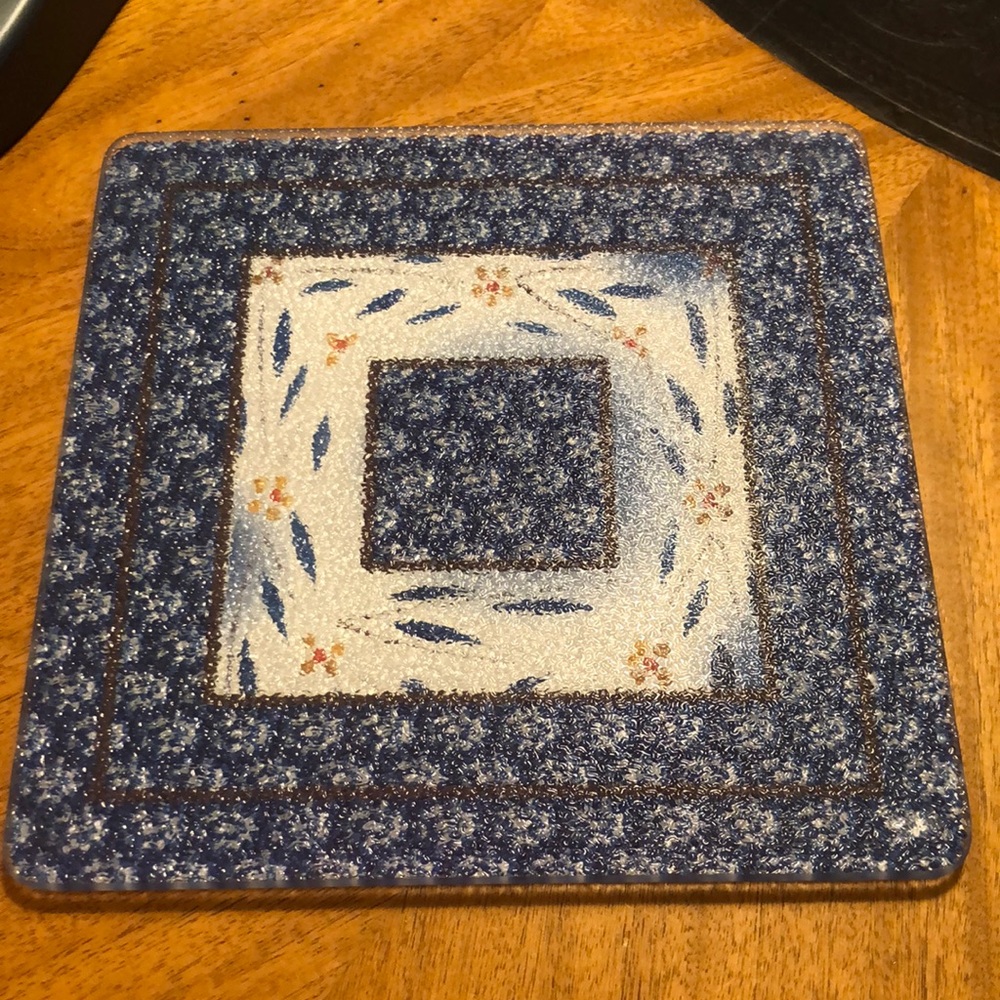 Temp-tations By Tara Ovenware Old World Blue Trivet Small Cutting Board Square